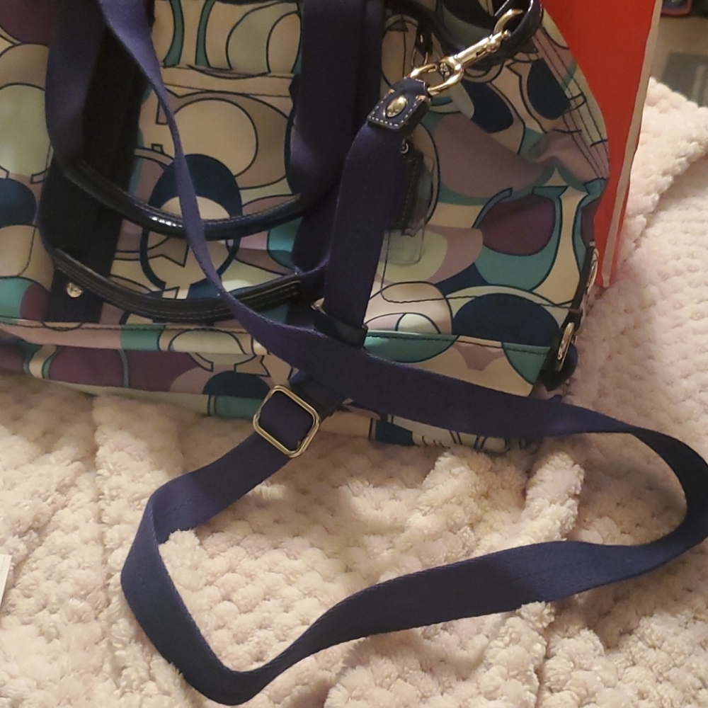 COPY - Beautiful bag w/ matching coin bag BAG NOT INCLUDED - Picture 11 of 16